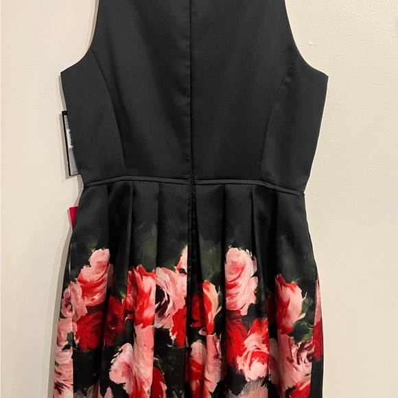 Chic Floral Black and Pink Midi Dress - Picture 3 of 5